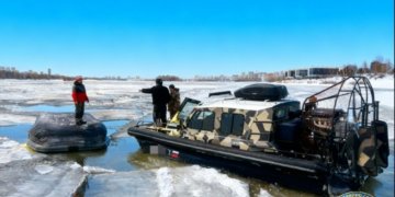 Аэролодка с тремя новосибирцами перевернулась возле Бугринского моста