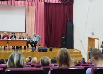 Новогодние ёлки отменили из-за туберкулёза у шести детей в новосибирской школе