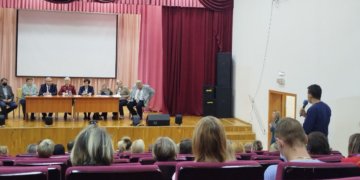 Новогодние ёлки отменили из-за туберкулёза у шести детей в новосибирской школе