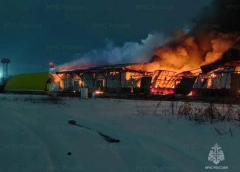 Склад транспортной компании сгорел на левом берегу Новосибирска