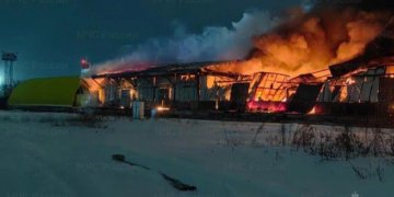 Склад транспортной компании сгорел на левом берегу Новосибирска