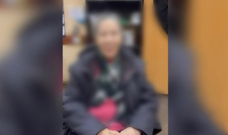 «Не говорите никому»: мошенник на такси отправил пенсионерку в банк за 500 тысячами в Новосибирске