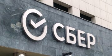 Выездные менеджеры Сбера в 2025 году проехали 2,7 млн км и доставили клиентам 1 млн карт