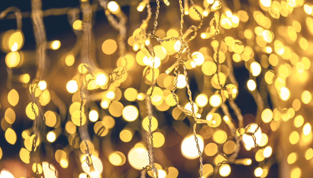 Новогодние гирлянды вне закона: ГАИ Новосибирска объяснила, почему оштрафовала таксистку за украшенную машину