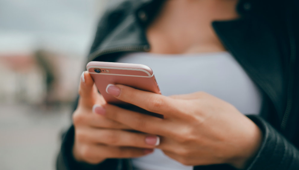 Три жительницы Новосибирской области опустошили счёт бойца СВО на 2,5 млн. рублей