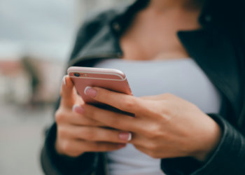 Три жительницы Новосибирской области опустошили счёт бойца СВО на 2,5 млн. рублей