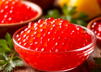 Новосибирцы попытались вскрыть банкомат, не смогли и украли партию икры как утешительный приз