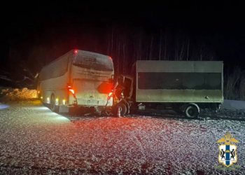 Пассажирский автобус попал в ДТП по дороге в новосибирский аэропорт Толмачёво