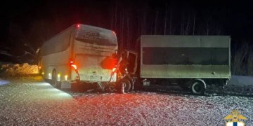 Пассажирский автобус попал в ДТП по дороге в новосибирский аэропорт Толмачёво