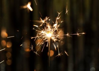 Как правильно выбрать и безопасно использовать бенгальские огни