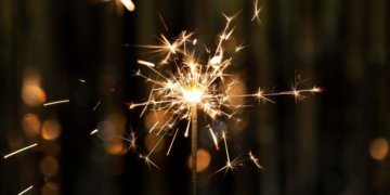 Как правильно выбрать и безопасно использовать бенгальские огни