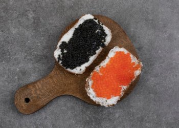 Тройной удар: икру опасно есть с белым хлебом и маслом