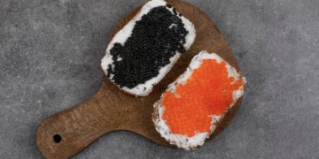 Тройной удар: икру опасно есть с белым хлебом и маслом