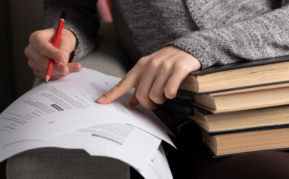 В России пересмотрели баллы по ЕГЭ для поступления в вузы