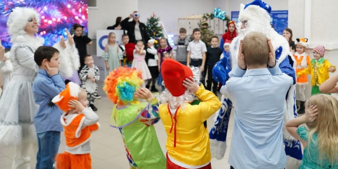 Волшебники исполнили мечты детей: активисты устроили праздники для маленьких жителей Новосибирской области