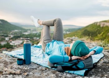 Выяснилось, где россияне отдыхали осенью и сколько на это потратили