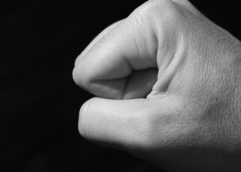 Педагог избил 14-летнего школьника в Новосибирске