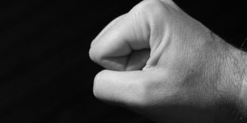 Педагог избил 14-летнего школьника в Новосибирске