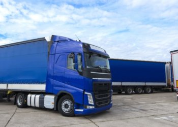 Запрет на движение грузовиков в жилых зонах вводят в Новосибирске