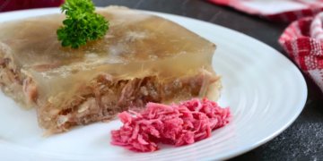 Россиян предупредили о штрафах за зловонный холодец