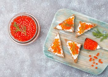 Роскачество: в красной икре пяти торговых марок нашли кишечную палочку