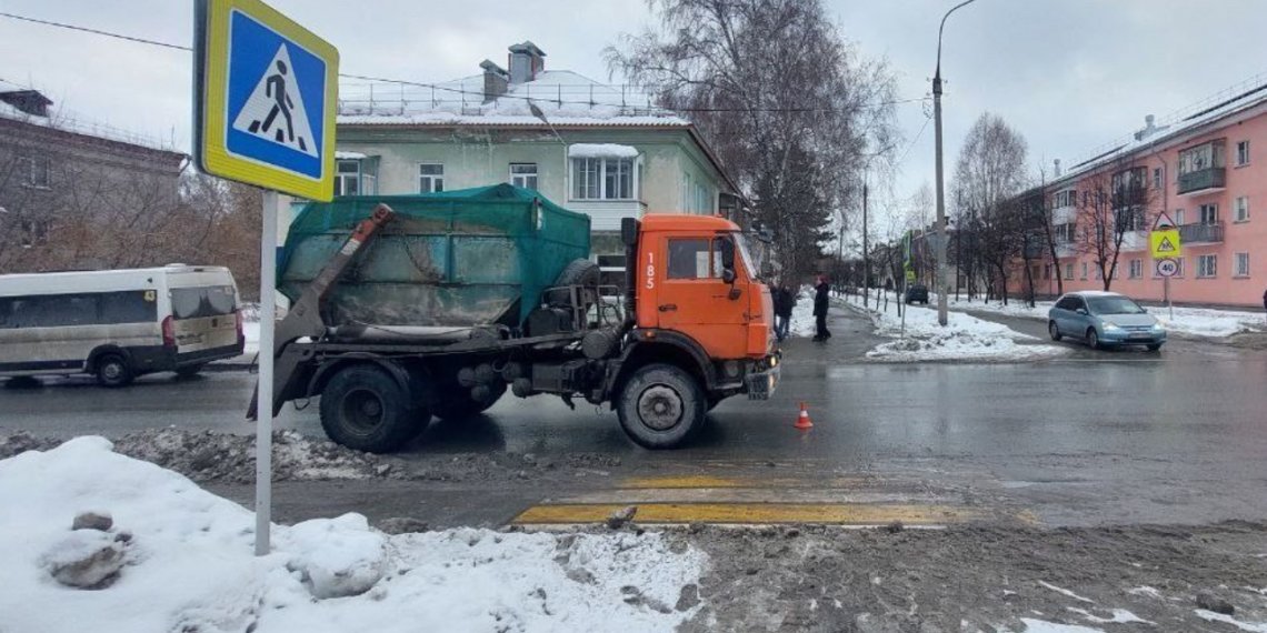 КАМАЗ сбил школьницу на «зебре» в Новосибирске
