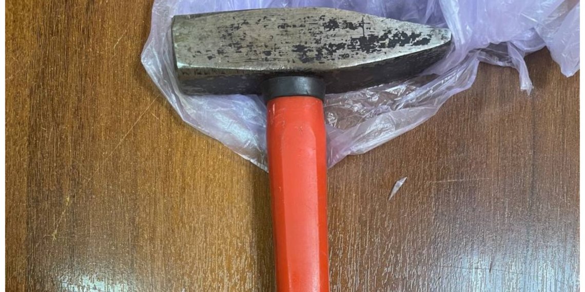 Суд отправил в тюрьму мужчину, забившего приятеля молотком