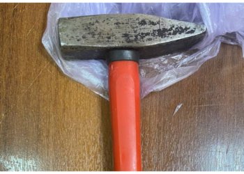 Суд отправил в тюрьму мужчину, забившего приятеля молотком