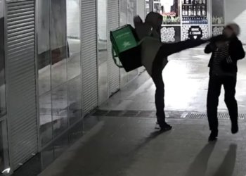 Ударившего пенсионерку неадекватного курьера задержали в Новосибирске