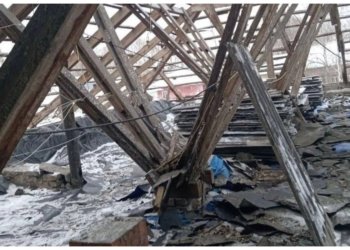 Прокуратура заставила начать ремонт разрушенного дома в Новосибирске