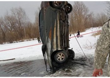 Со дна озера подняли машину с с телом мужчины внутри в Новосибирске