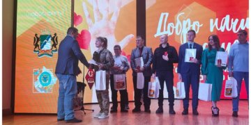 Более 180 волонтеров Новосибирска получили награды во Всероссийский день добровольца