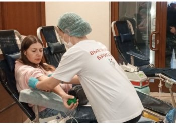 Депутаты горсовета поучаствовали в донорской акции Центра крови