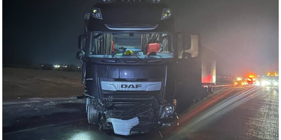 В ДТП с грузовиком скончался водитель легковушки на трассе под Новосибирском