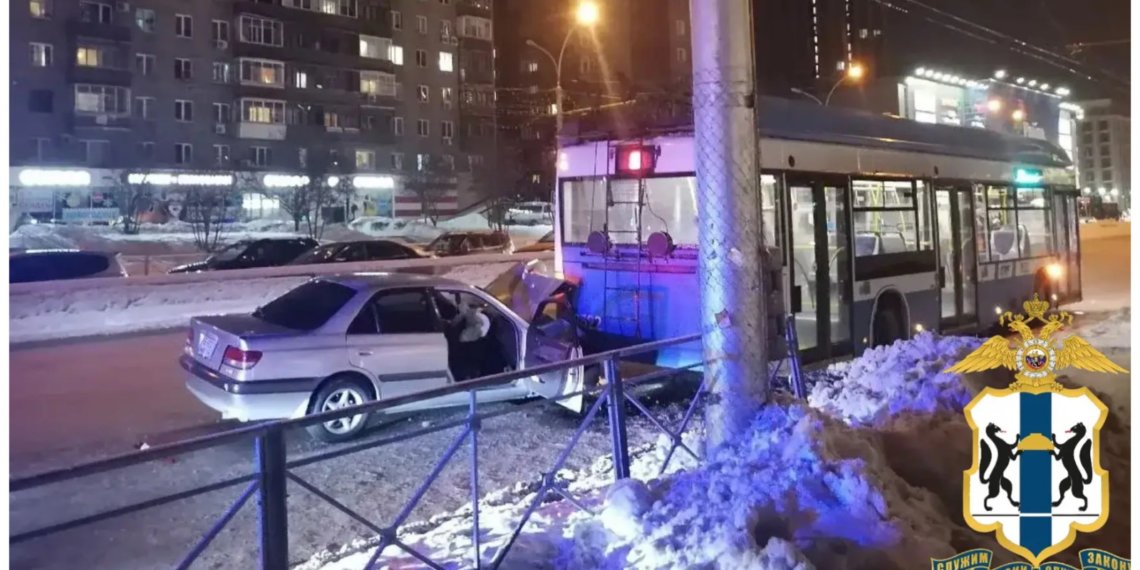 Мама с маленьким ребёнком покалечились в ДТП с троллейбусом