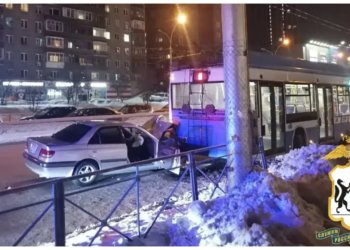 Мама с маленьким ребёнком покалечились в ДТП с троллейбусом