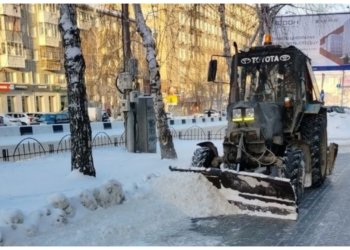 Дорожные службы Новосибирска вывезли за выходные 92 тысячи кубометров снега