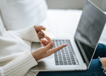 Россиян предупредили о схеме мошенничества с новогодними письмами