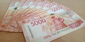 Опрос: 46% опрошенных не пользуется при инвестировании помощью со стороны