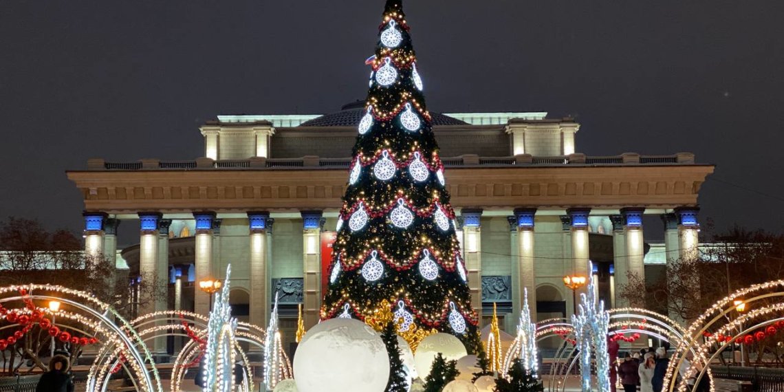 Главные новогодние пространства официально открыли в Новосибирске