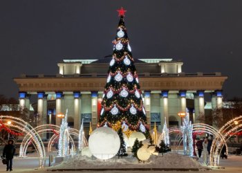 Главные новогодние пространства официально открыли в Новосибирске