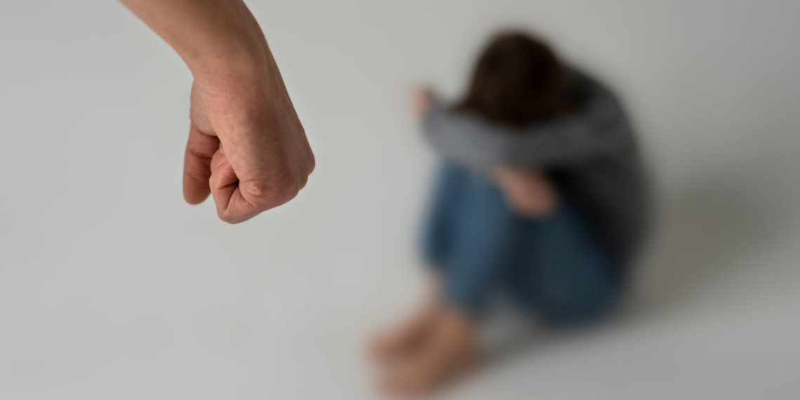 «Бил ногами и руками»: новосибирец получил условный срок за издевательства над беременной возлюбленной