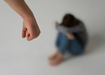 «Бил ногами и руками»: новосибирец получил условный срок за издевательства над беременной возлюбленной