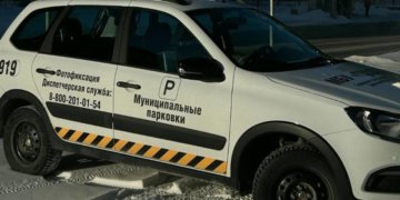 В Новосибирске запускают патрульный автомобиль для контроля платной парковки