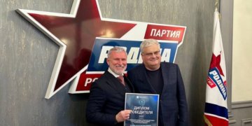 От непарламентской партии – в региональный парламент: успех новосибирского депутата Илюхина отмечен на федеральном уровне