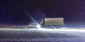 Два пенсионера погибли в столкновении с грузовиком на новосибирской трассе