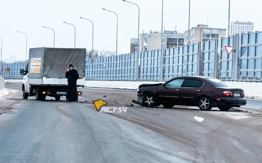 Первое ДТП произошло на четвёртом мосту Новосибирска