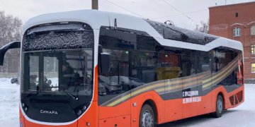 Новый троллейбус доставили из Челябинска в Новосибирск