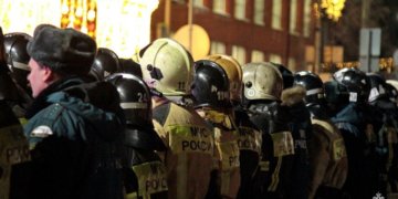 Частный дом с газовыми баллонами загорелся в центре Новосибирска