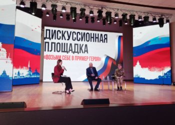 Патриотизм и личная ответственность: депутаты провели дискуссию со студентами СибУПК ко Дню Героев Отечества